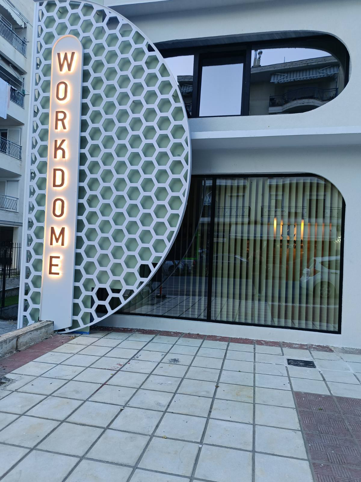 Το επαγγελματικό κτήριο WORKDOME στην Περαία